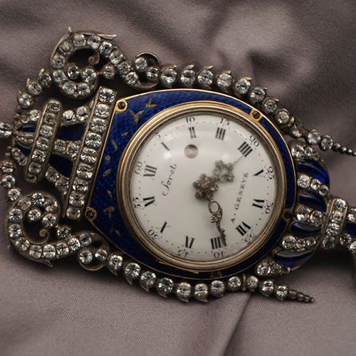 Soret Urn-form Watch
