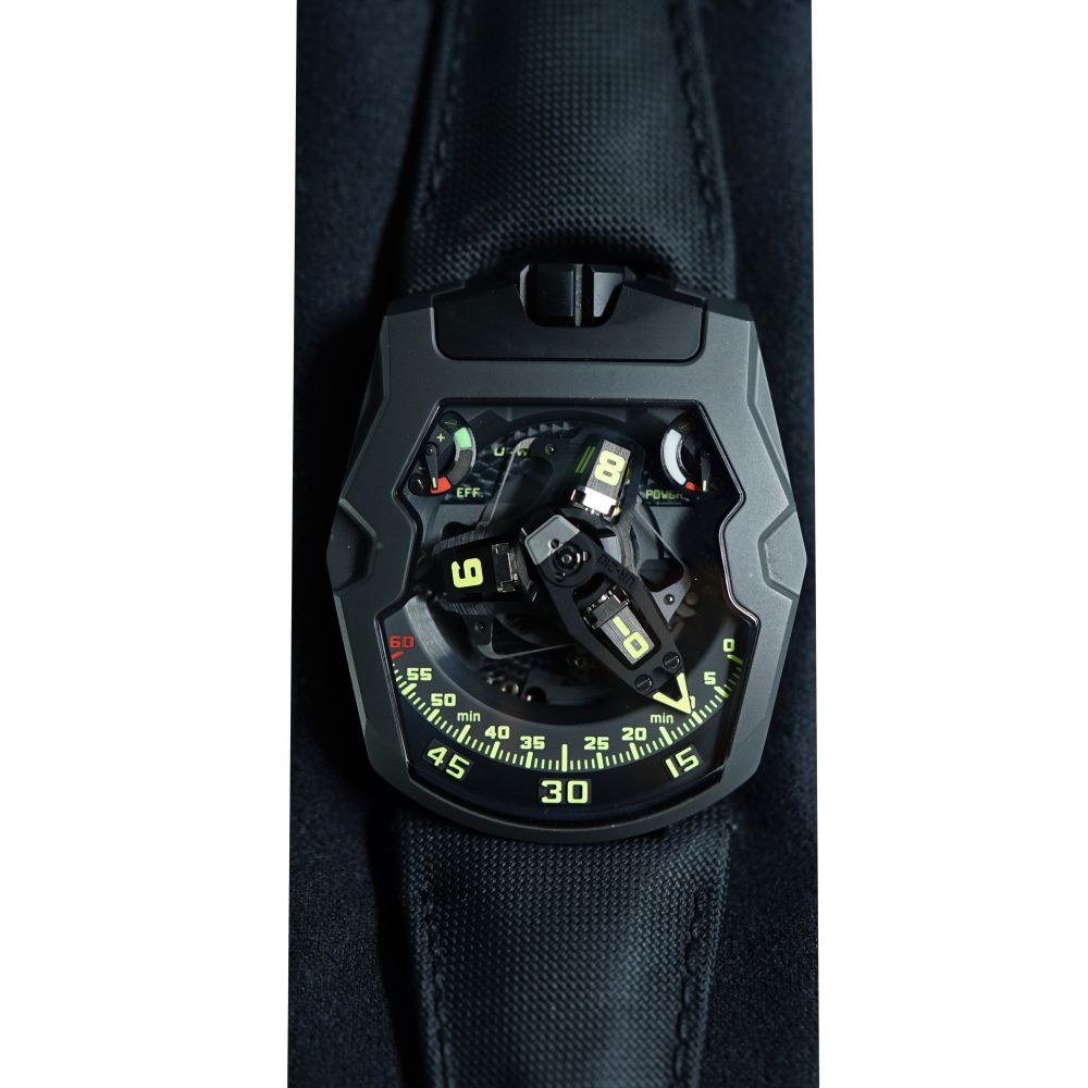 和域Ref. UR-210Y“黑鷹”腕錶
